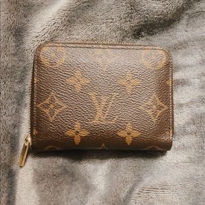 Louis Vuitton zippy coin wallet